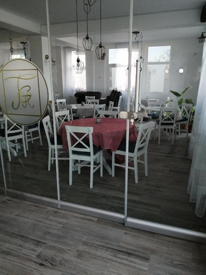 Tina Guest House Basarabi Экстерьер фото