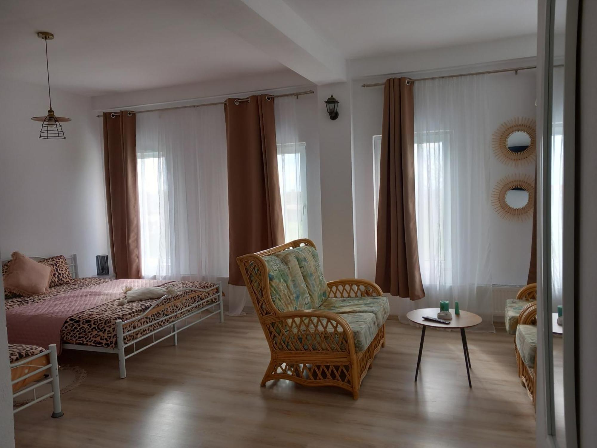 Tina Guest House Basarabi Экстерьер фото