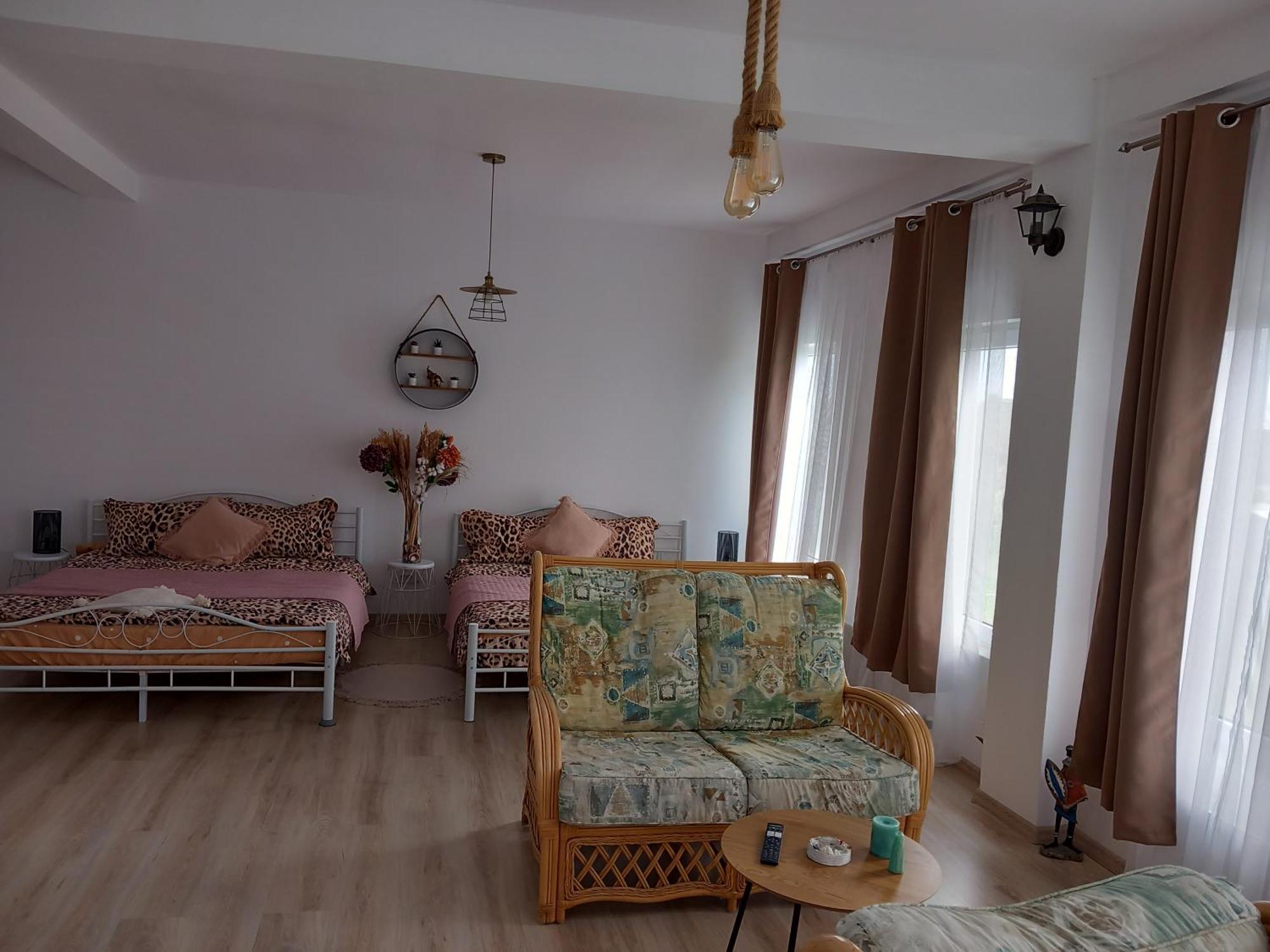 Tina Guest House Basarabi Экстерьер фото